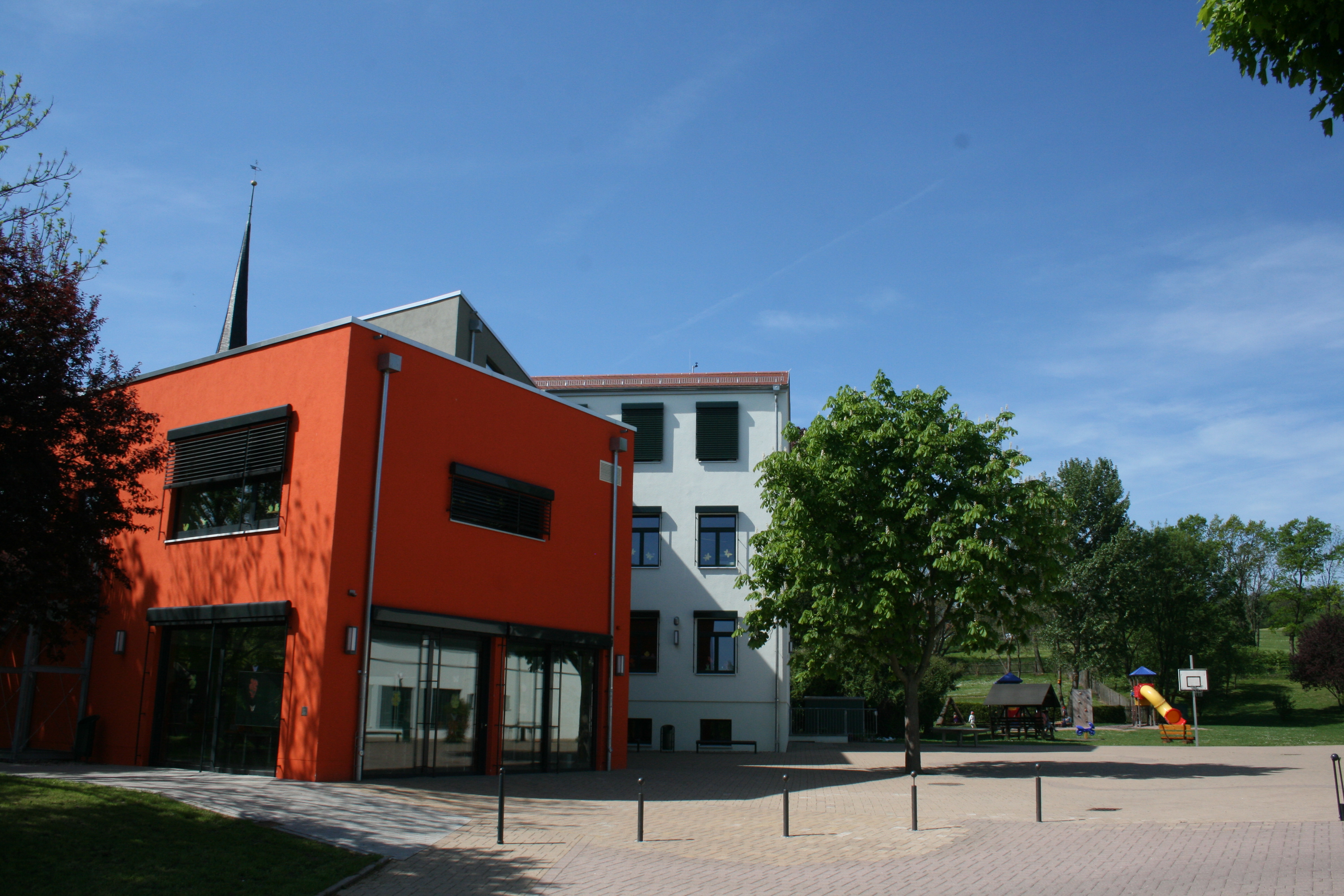 Staatliche Grundschule "Christian Ludwig Brehm"